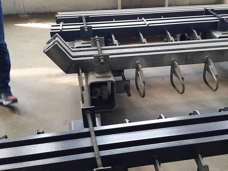 ������s�b��